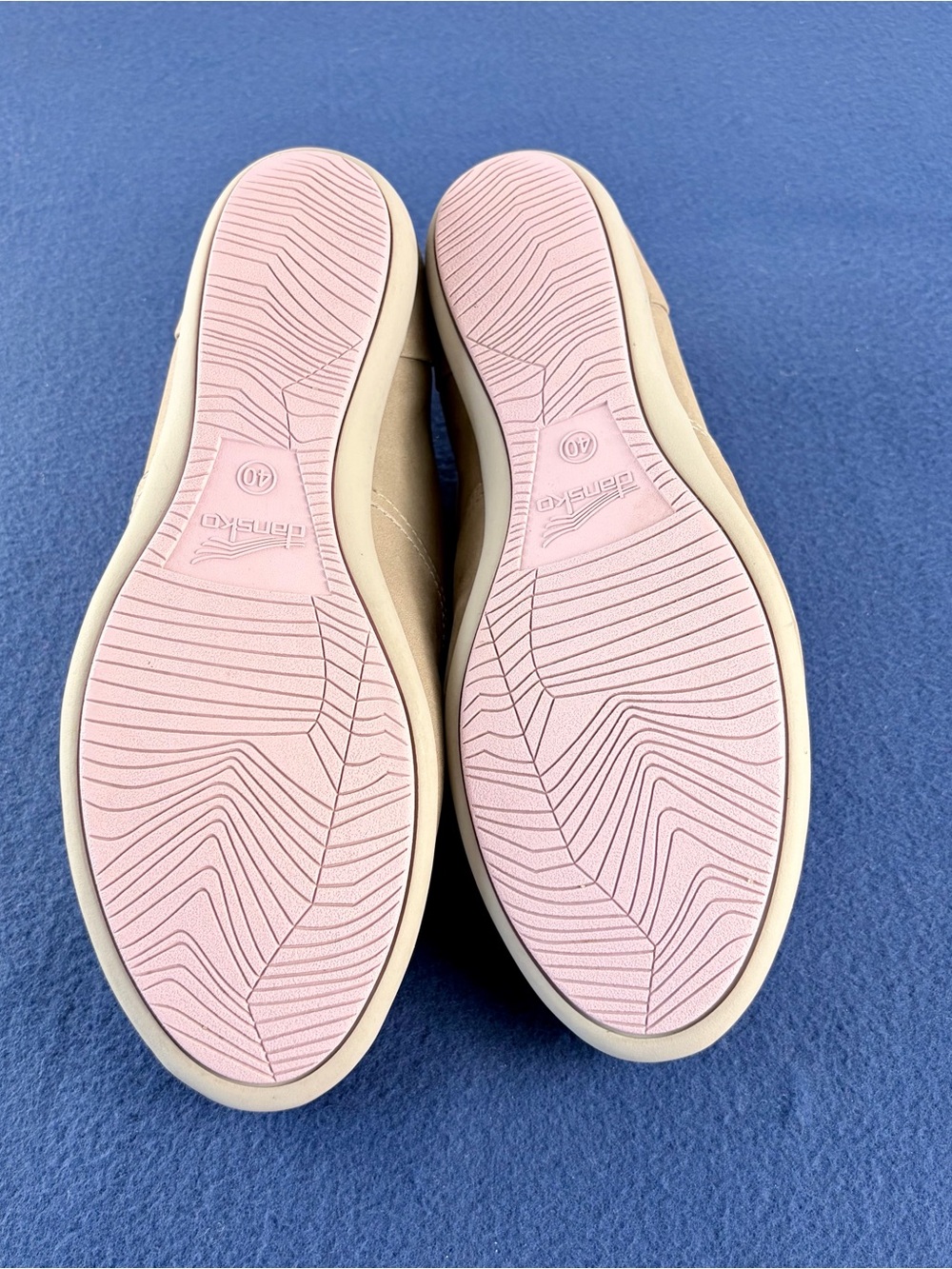 Dansko Minimalist retro sneaker vibe leather oxfords with lilac laces Size 9.5 - Picture 3 of 8